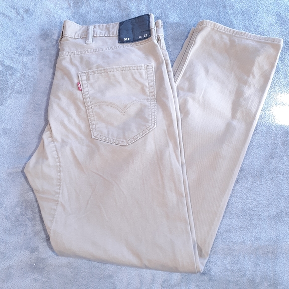 51 Levis Tan Jeans Size 38x31 